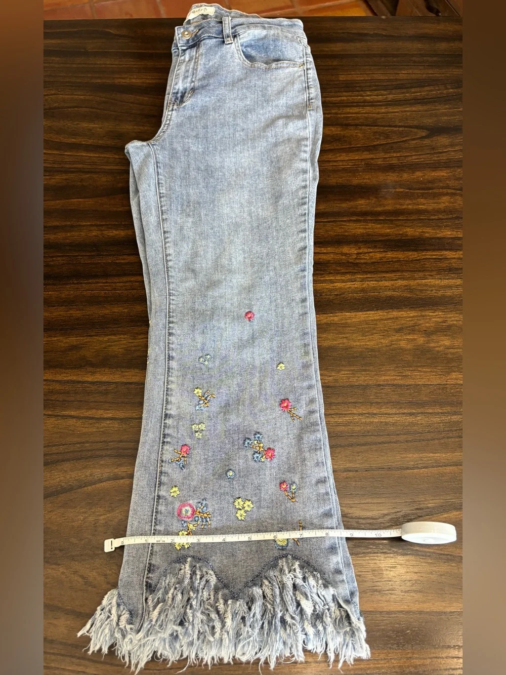 Charlie B Embroidered Fringe Hem Crop Jeans Floral Boho Size 10 - Picture 7 of 9